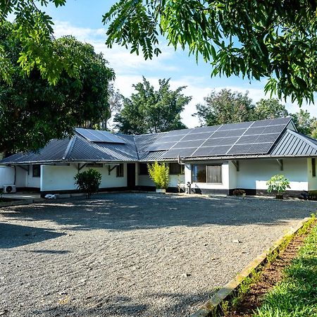Harry'S Kisumu Oasis Aparthotel ภายนอก รูปภาพ