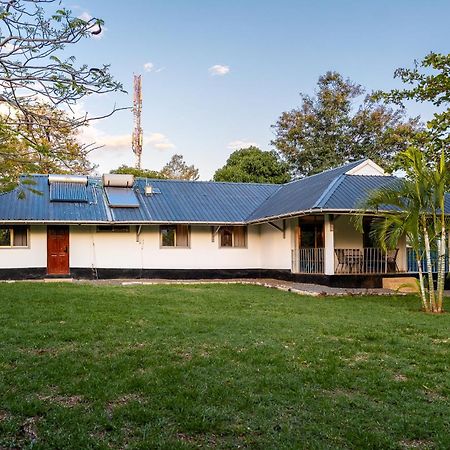 Harry'S Kisumu Oasis Aparthotel ภายนอก รูปภาพ