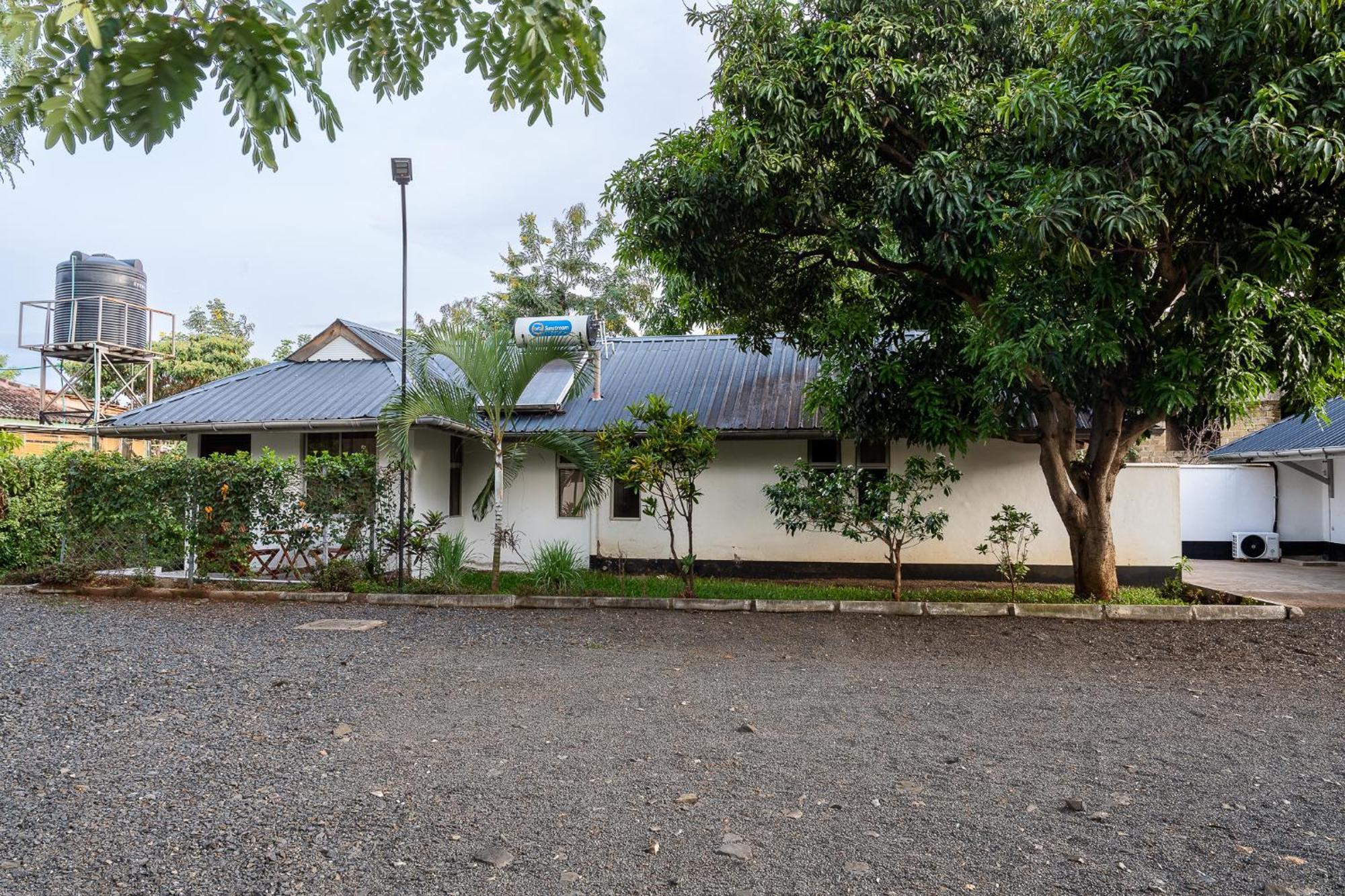 Harry'S Kisumu Oasis Aparthotel ภายนอก รูปภาพ
