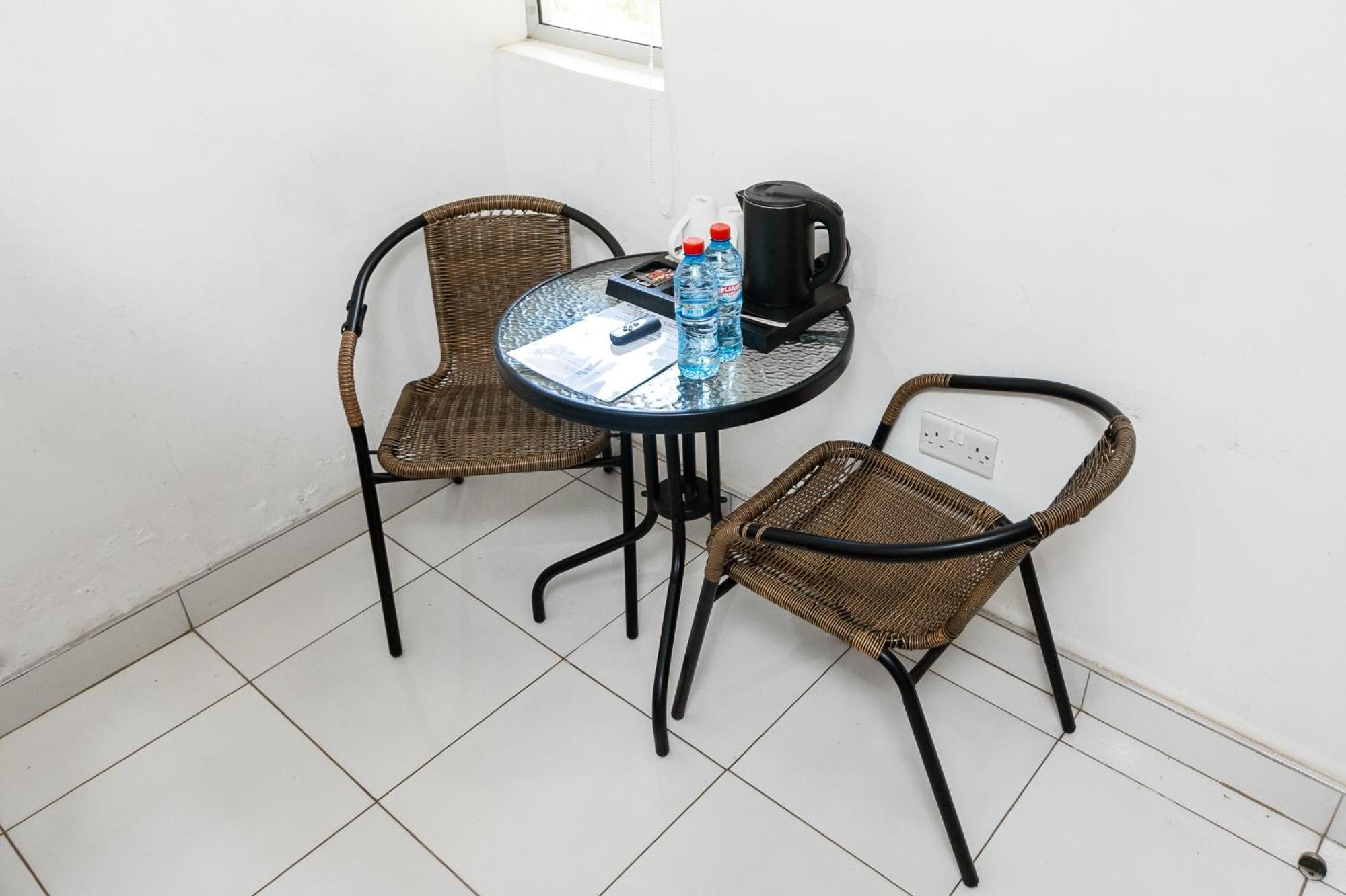 Harry'S Kisumu Oasis Aparthotel ภายนอก รูปภาพ