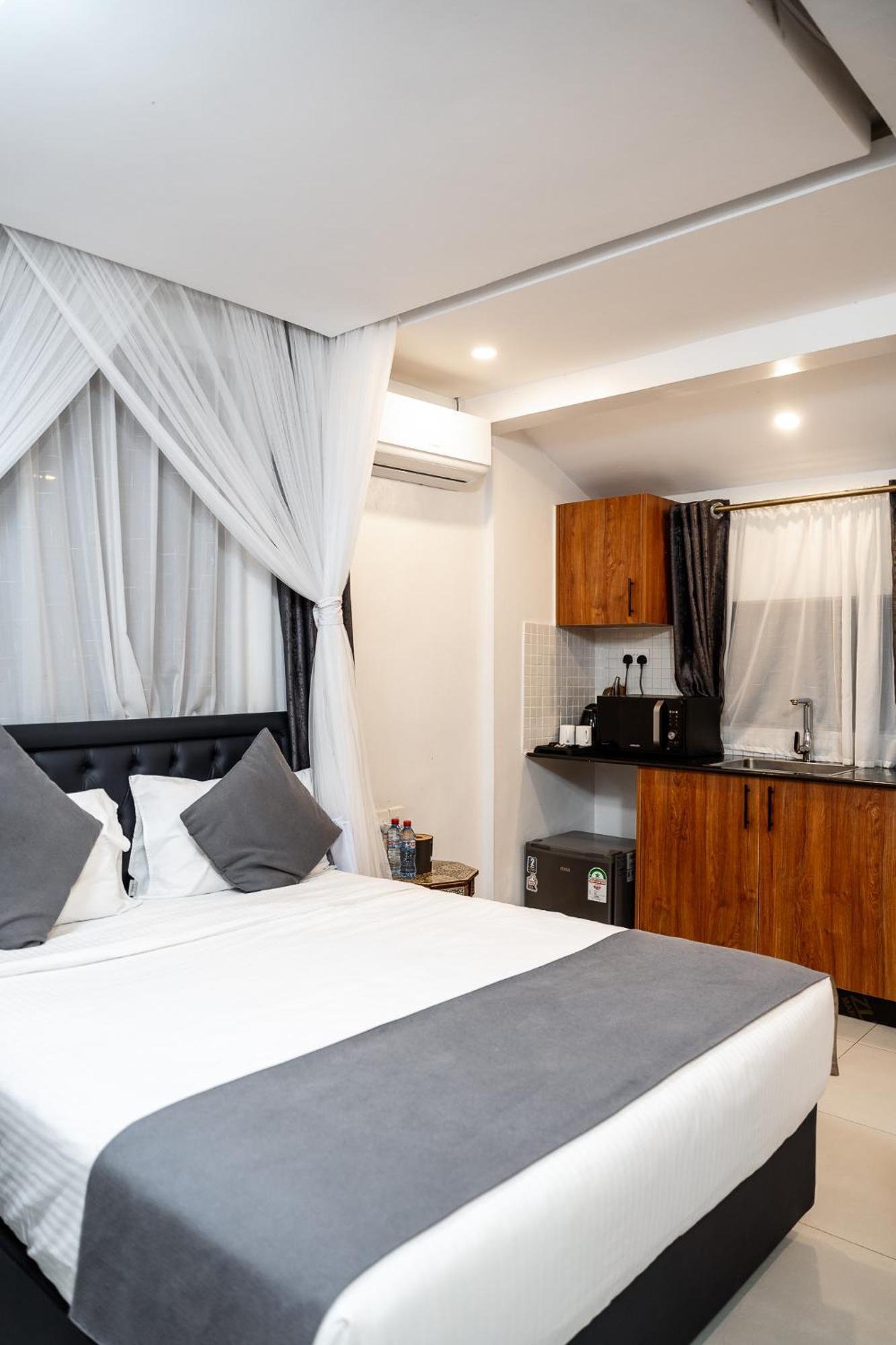 Harry'S Kisumu Oasis Aparthotel ภายนอก รูปภาพ