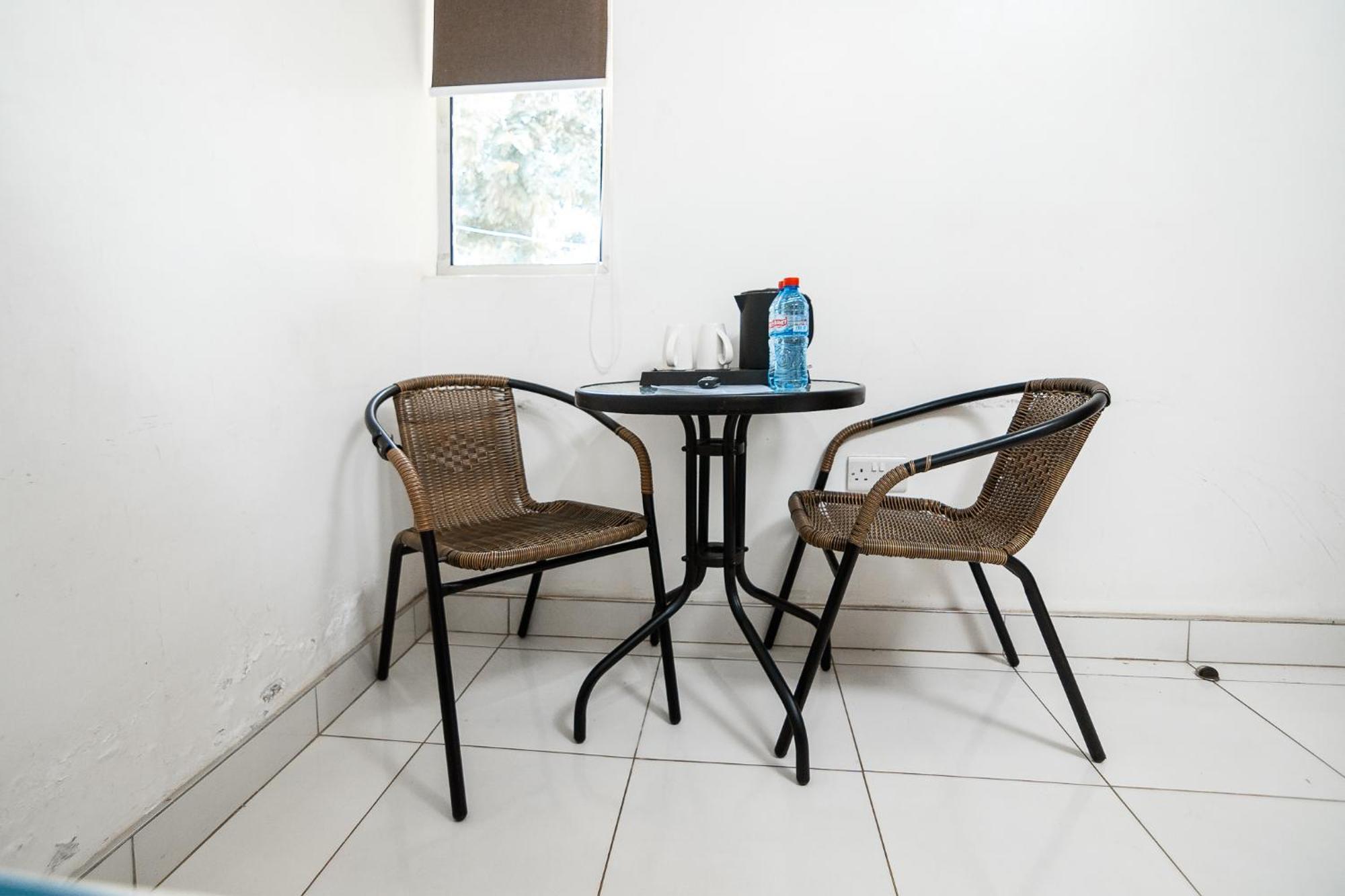 Harry'S Kisumu Oasis Aparthotel ภายนอก รูปภาพ