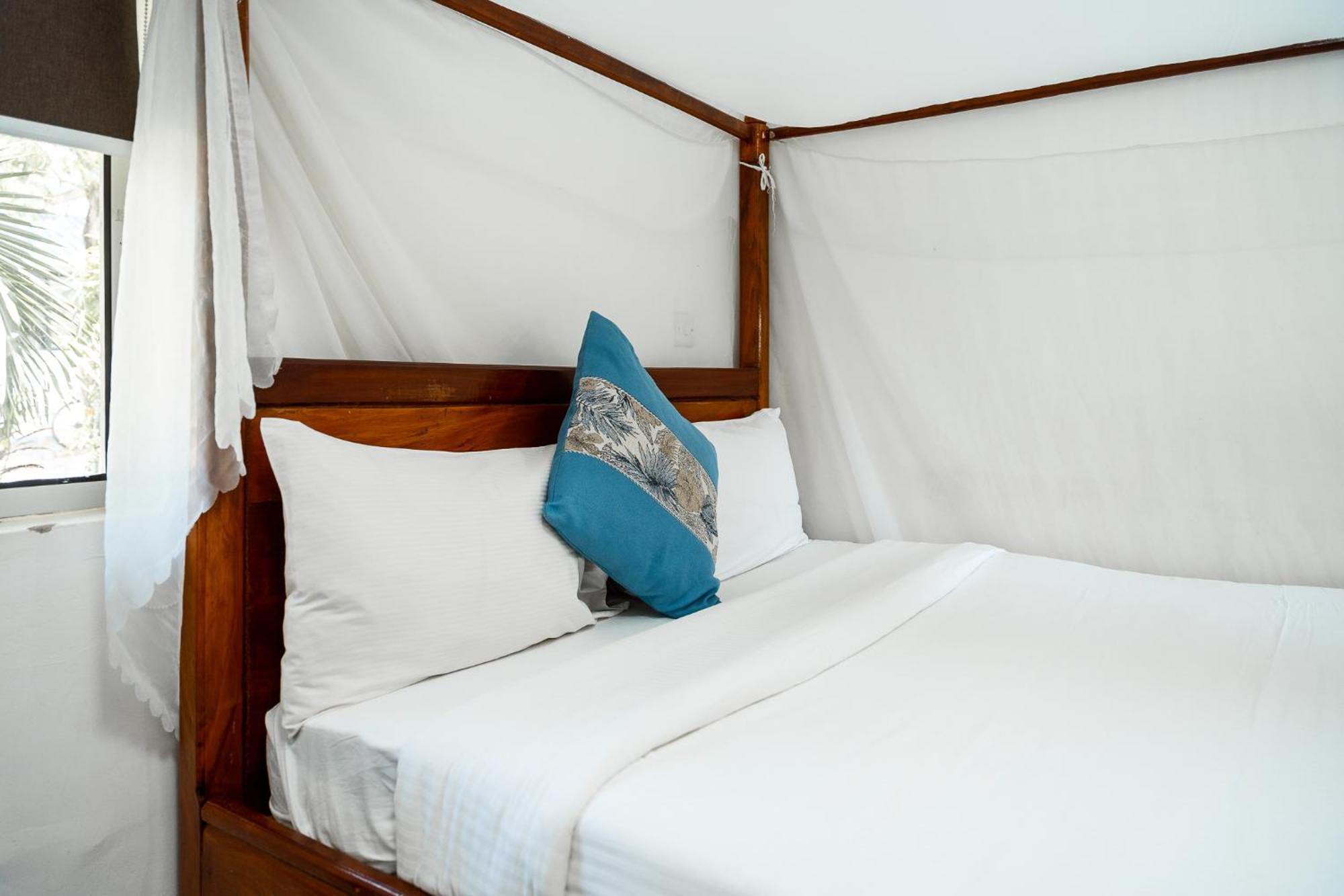 Harry'S Kisumu Oasis Aparthotel ภายนอก รูปภาพ